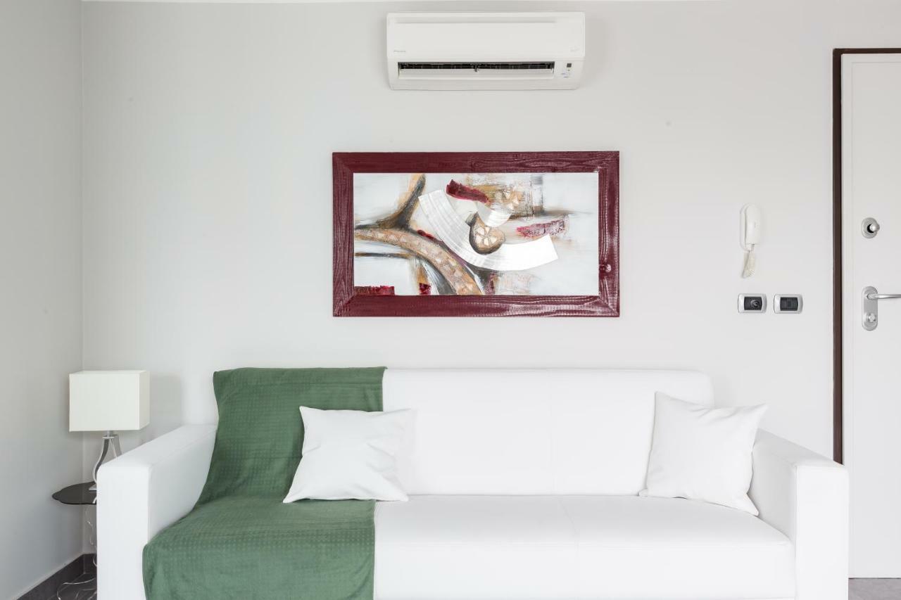 Penthouse 40 In Trastevere With Seasonally Jacuzzi Roma Exterior foto